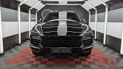 2023 Porsche Cayenne / Black